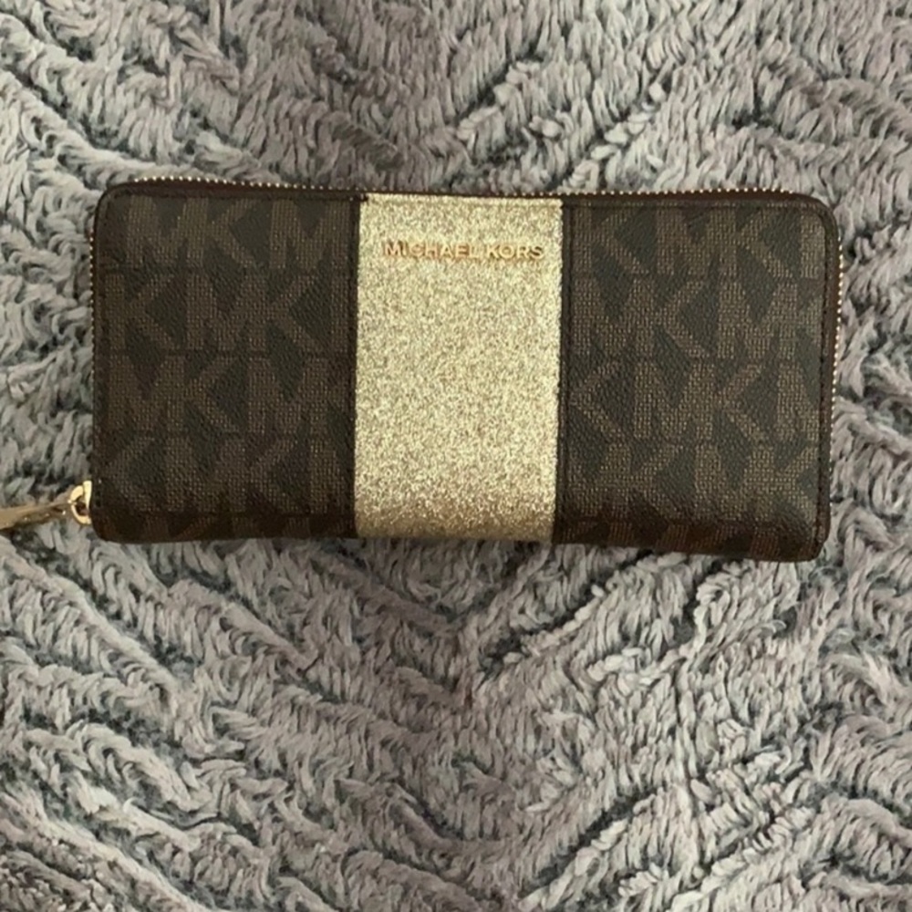 Michael Kor’s wallet